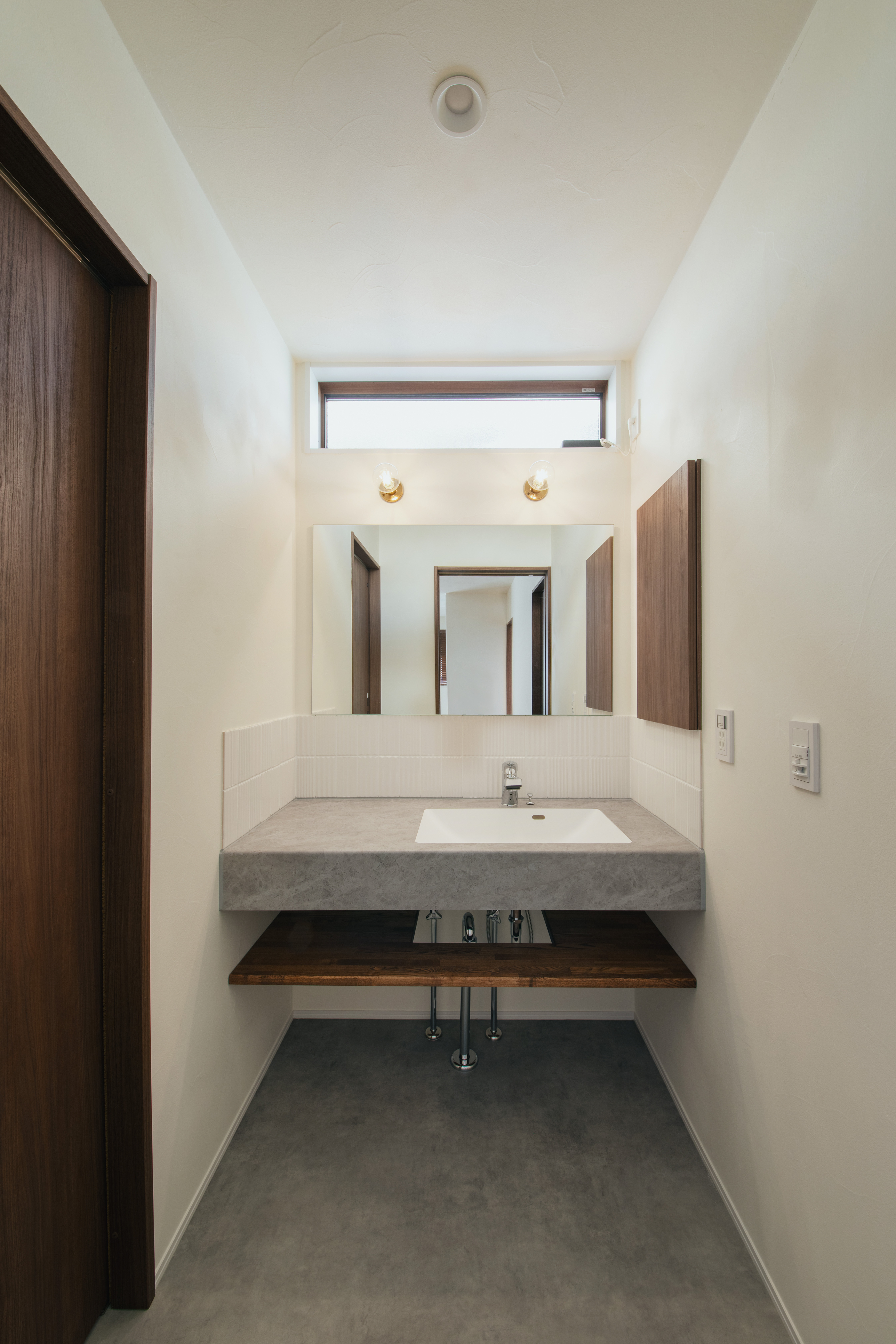 作製洗面台 シンプルでモダンなカッコイイテイスト 洗面ボールとカウンターが一体成型されているためメンテナンスも楽!!実用性を備えた作製洗面台